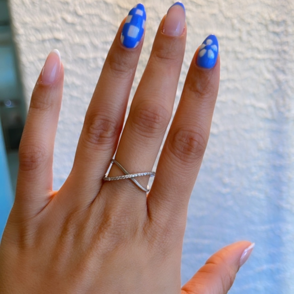 Boutique Dainty Sterling Silver 925  Size 6 Crisscross Ring